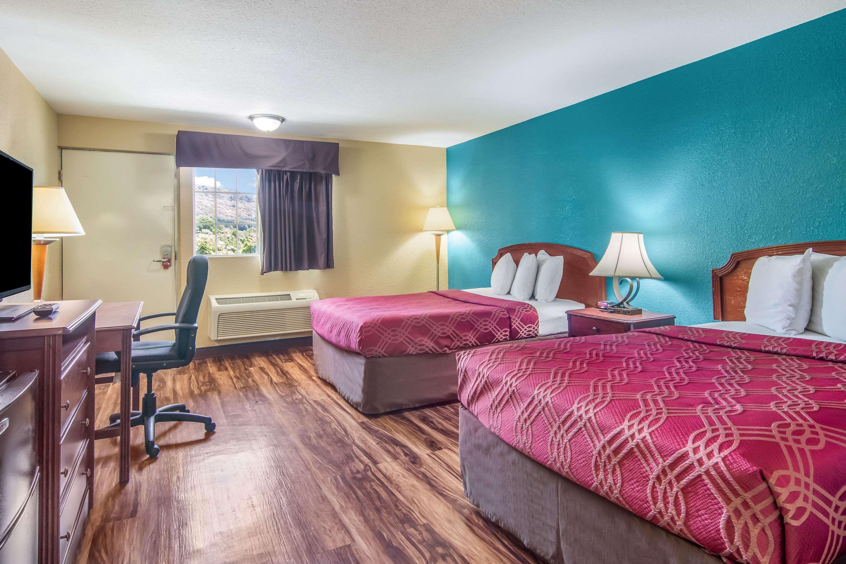 Econo Lodge Hotel Bradford Kültér fotó