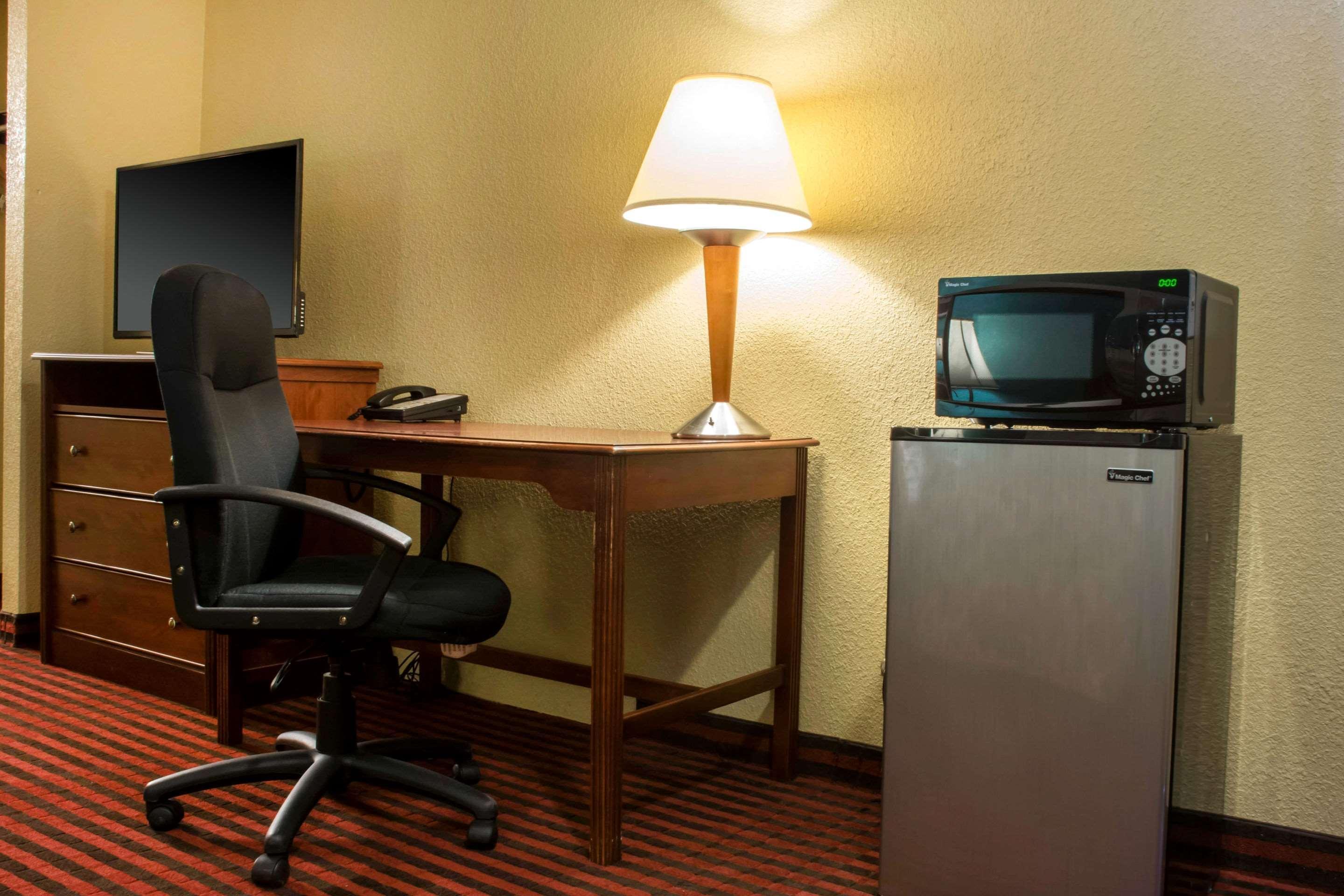 Econo Lodge Hotel Bradford Kültér fotó