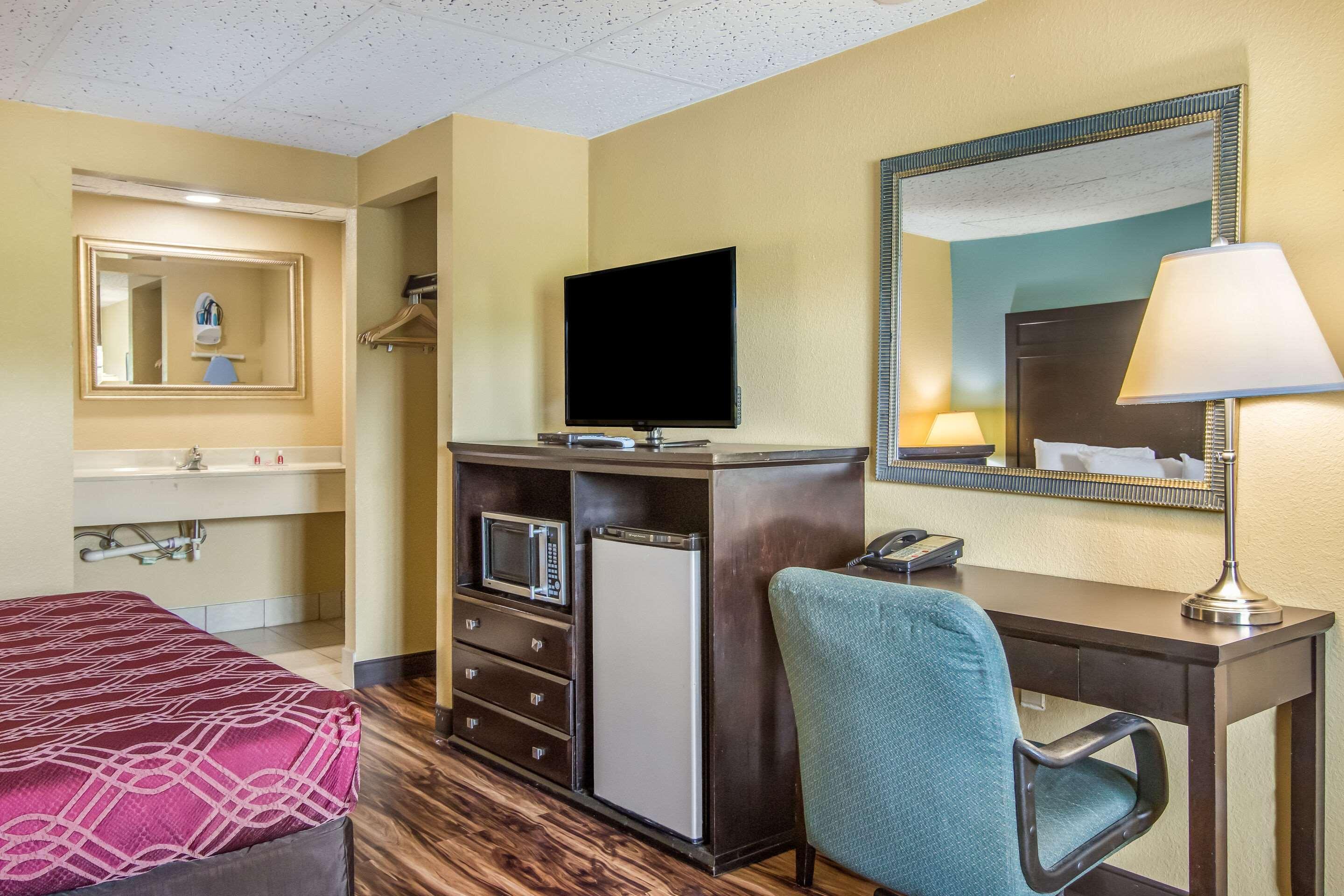 Econo Lodge Hotel Bradford Kültér fotó