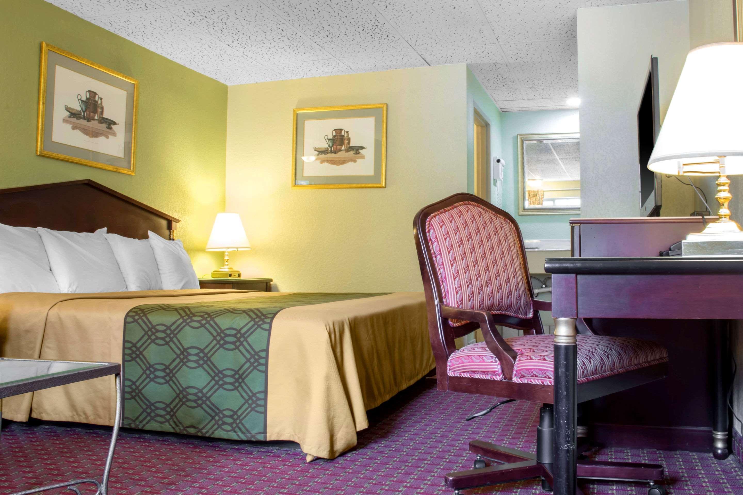 Econo Lodge Hotel Bradford Kültér fotó
