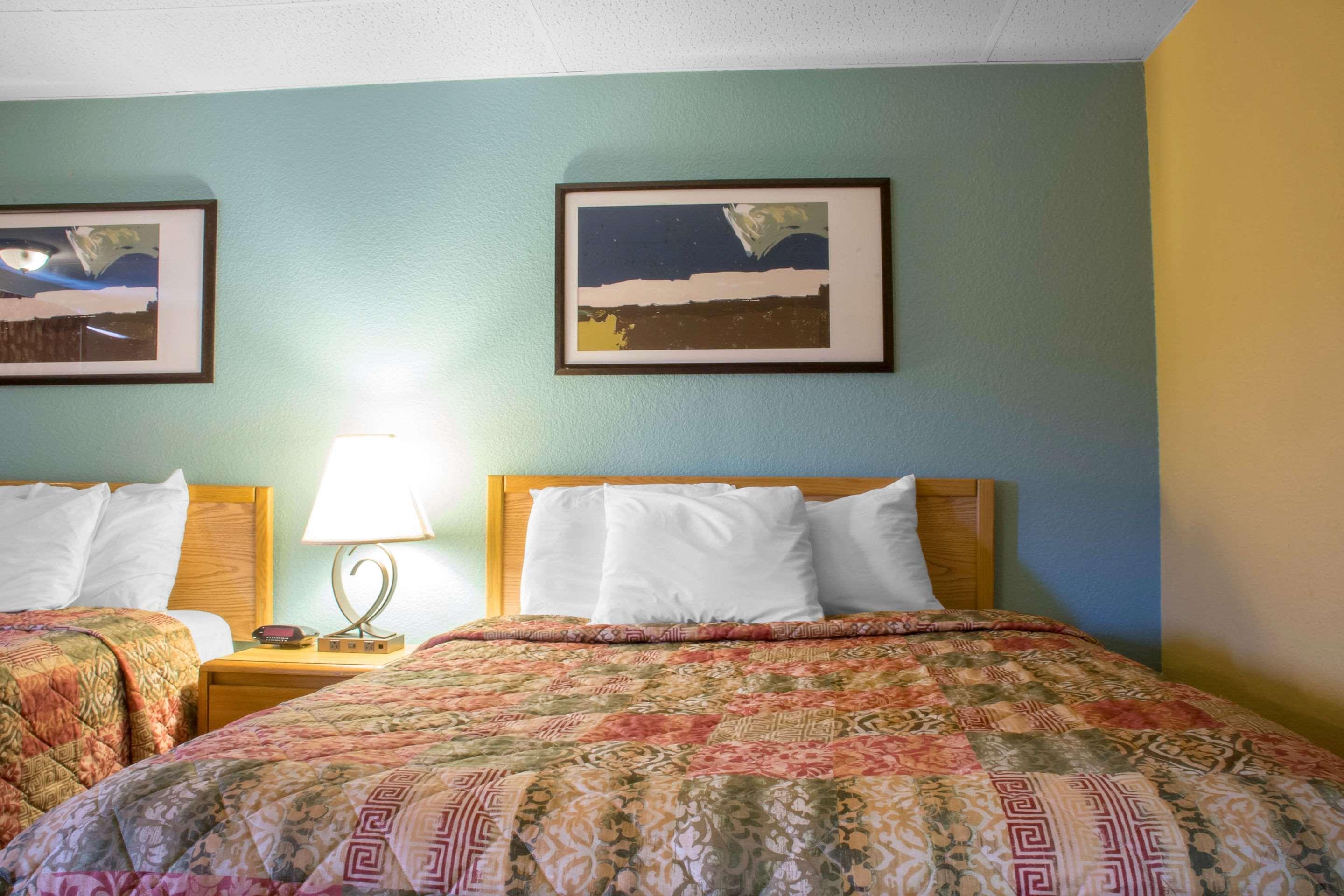 Econo Lodge Hotel Bradford Kültér fotó