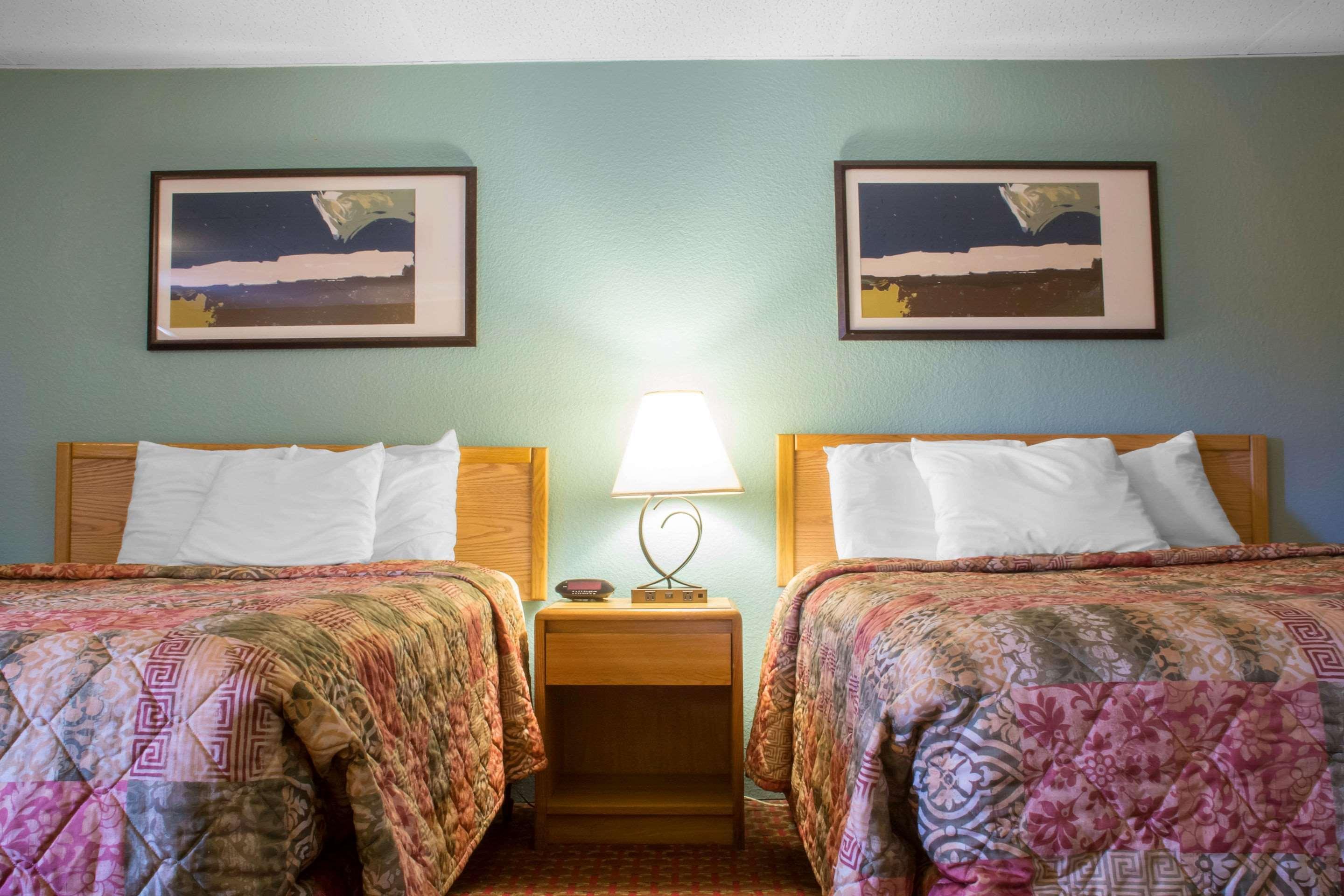 Econo Lodge Hotel Bradford Kültér fotó