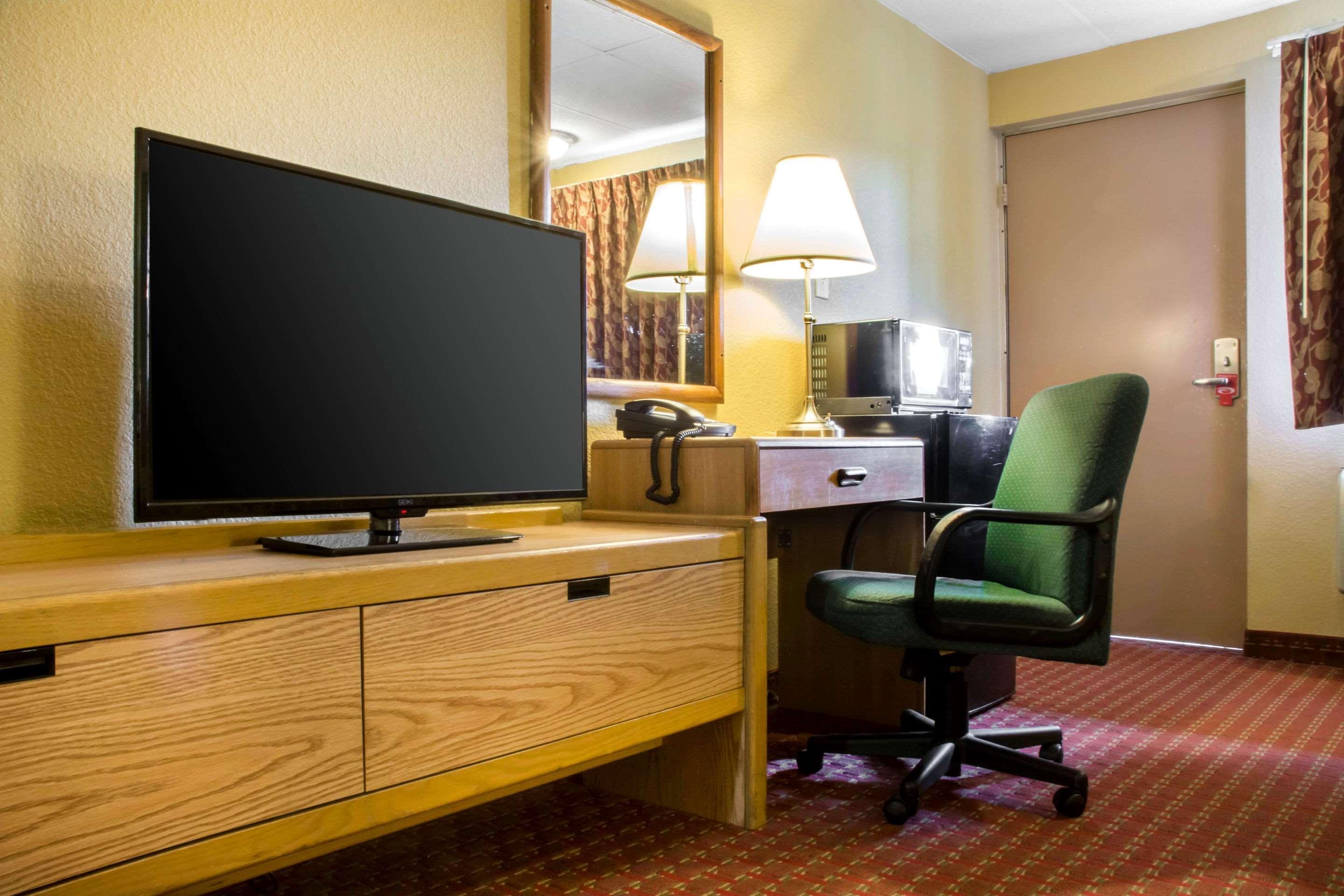Econo Lodge Hotel Bradford Kültér fotó